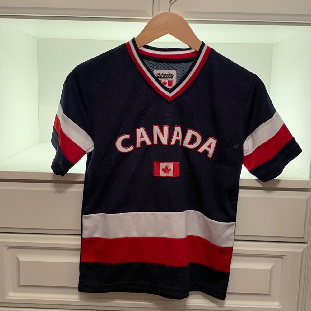 Snowcap Canada hockey jersey NWOT - never worn!
